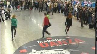 Flashmob de baile en el metro de Madrid [upl. by Eduam888]