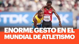 GRAN GESTO en el Mundial de Atletismo Dejó de correr y ayudó a un colega a terminar la prueba [upl. by Anilev]