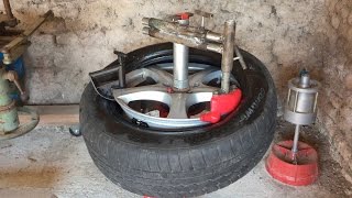 Démonte pneu manuel Manual tire changer Vidéo 3 [upl. by Riabuz]