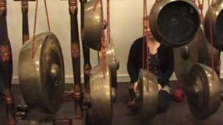 Central Javanese Gamelan Playing Techniques  Gong amp Kempul [upl. by Nirrok]