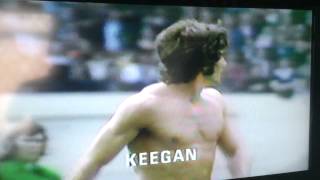 1081974 Charity Shield LEEDS UNITED v Liverpool BILLY BREMNER v Keegan reinactment [upl. by Hastie]