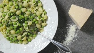 Pasta e Piselli  Rossellas Cooking with Nonna [upl. by Leamaj]