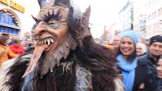 Krampuslauf am Krampustag in Salzburg  die hauen zu [upl. by Candice]