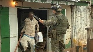 Centrafrique scènes de pillage et de lynchage à Bangui  1012 [upl. by Neill]