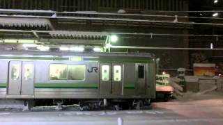 横浜線205系発車 雪の日の橋本駅（パンタグラフ・架線火花あり注意） 2014214 [upl. by Schwab]