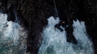 La dura jornada de los percebeiros gallegos  NATIONAL GEOGRAPHIC ESPAÑA [upl. by Elletsyrc]