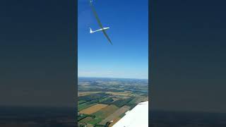 Glider Dramatically Passes Powered Aircraft [upl. by Beebe]