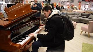 New Piano Medley at Berlin Furniture Store – Thomas Krüger [upl. by Columbus]