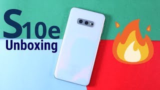 Samsung Galaxy S10e Unboxing amp First Look [upl. by Drof]